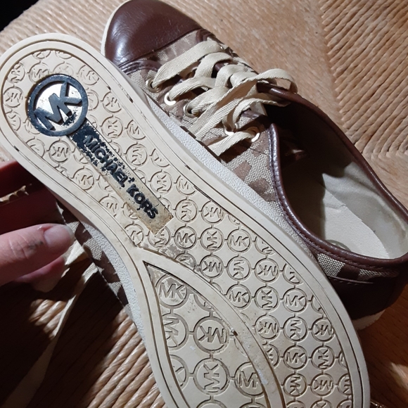 Designer Shoes - Picture 4 of 4